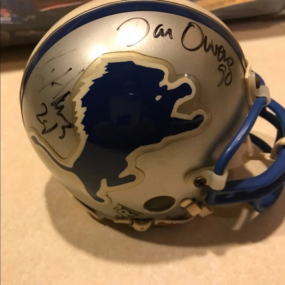 Detroit Lions autographed hats, miniature helmet and jersey. - Picture 4 of 10